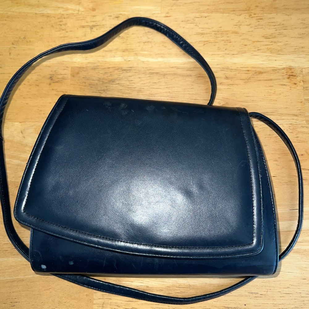 Elegant Black Leather Shoulder Bag